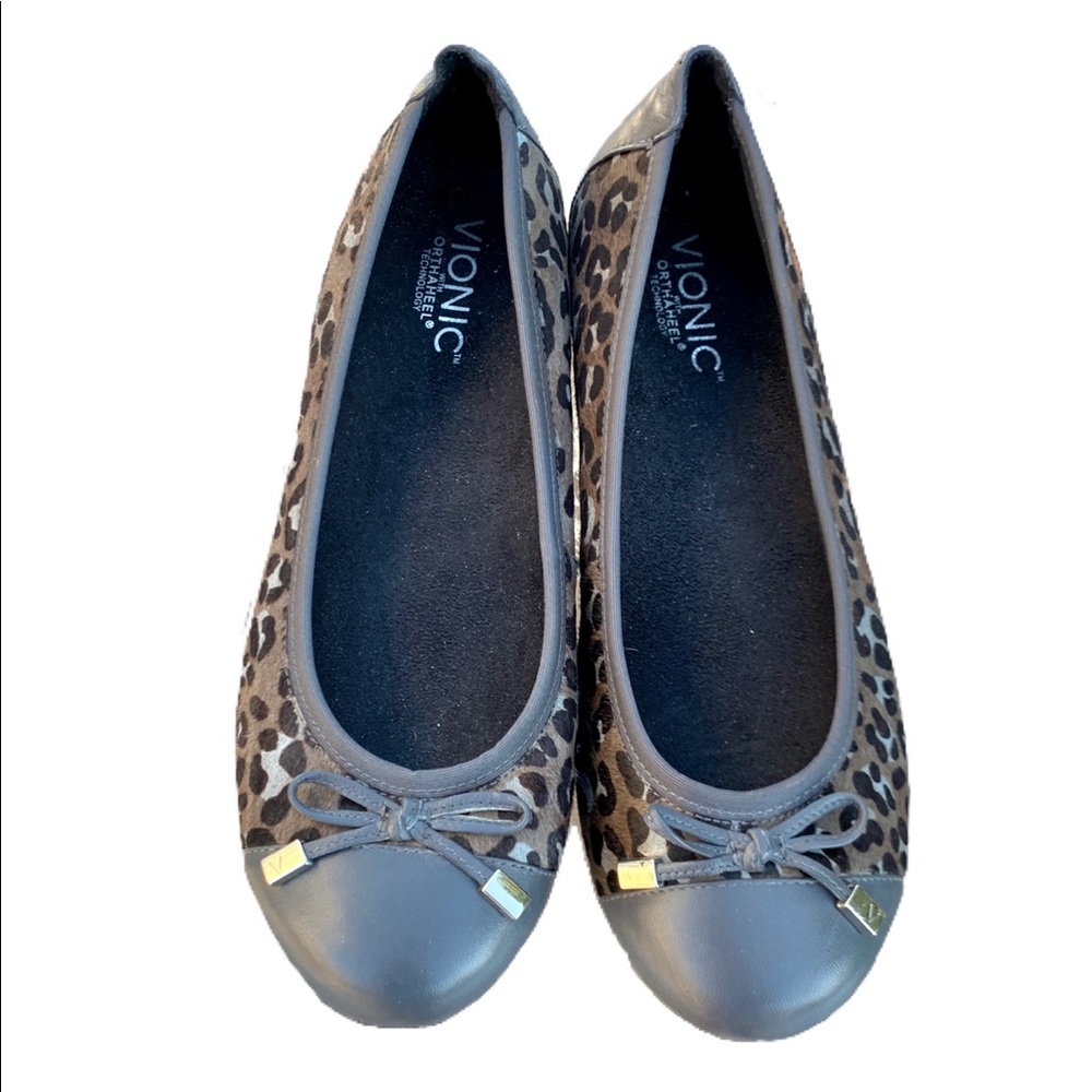 Vionics flats shoes leopard print size 8